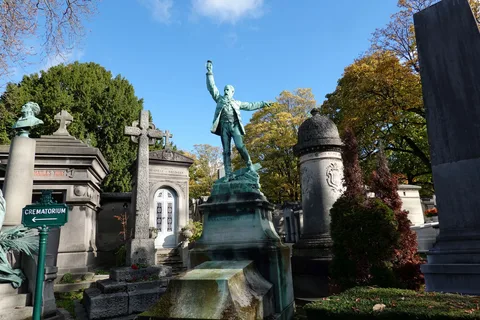 Reflect at Père Lachaise Cemetery